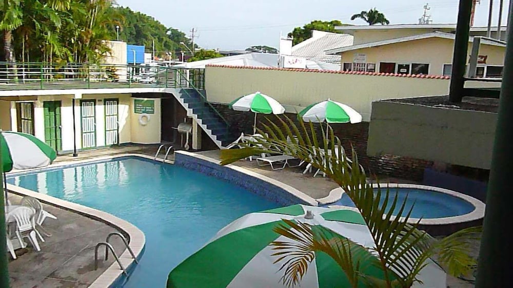 Royal Palm Suite Hotel 7/40