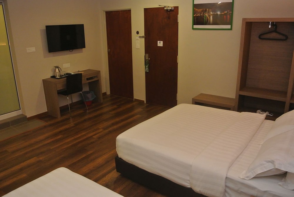 Riverside Boutique Guesthouse 10/24