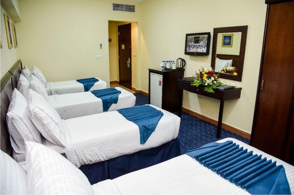 ROOM, QUADRUPLE