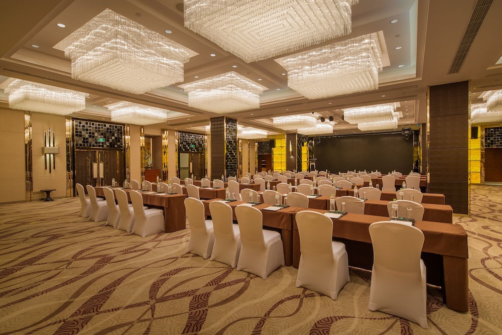 Howard Johnson by Wyndham Jinyi Hotel Chongqing 16/19