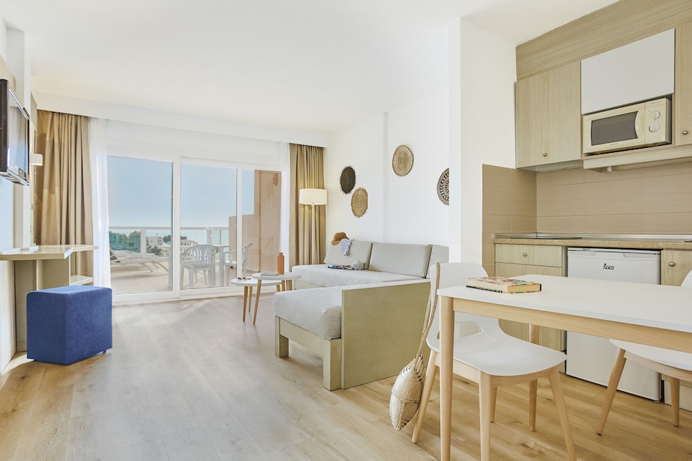 Universal Don Camilo Aparthotel 56/71