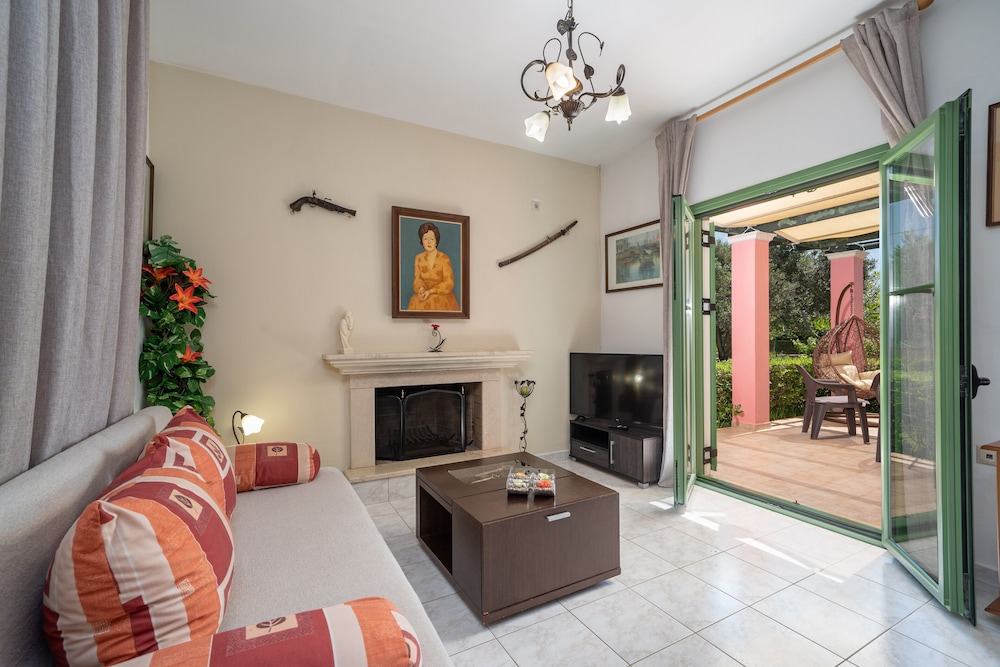 Monambeles Villas 35/76