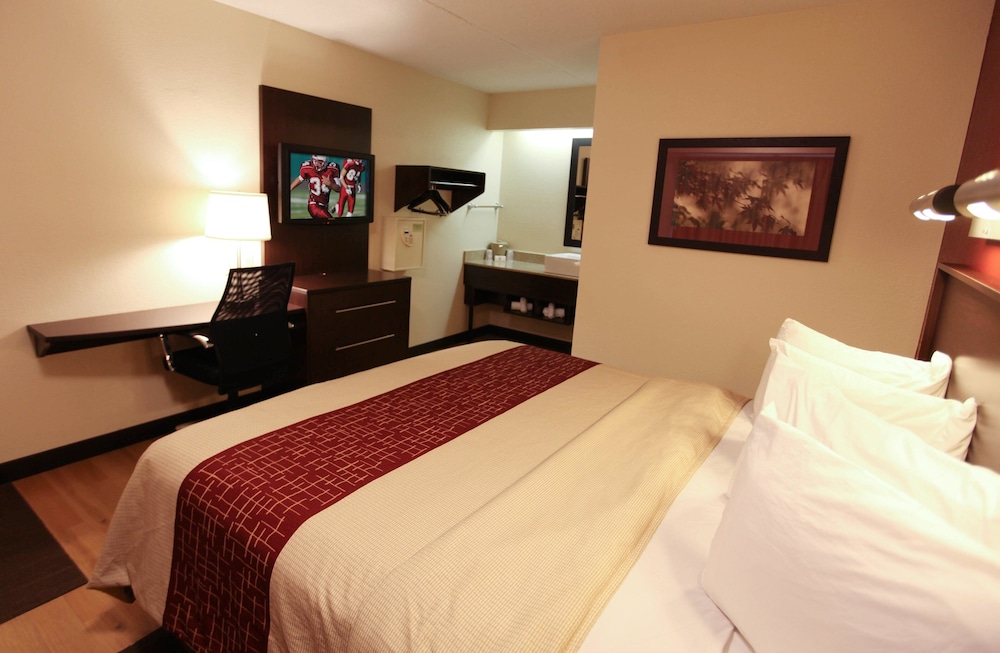 Room at Red Roof Plus Philadelphia Airport, ESSINGTON - PA