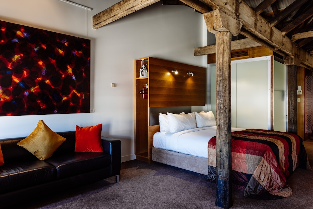 The Henry Jones Art Hotel 25/77