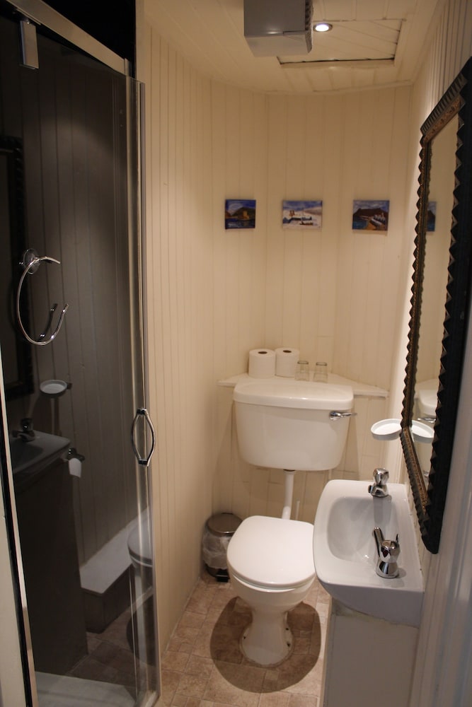 Valentine City Centre Guest House 48/50