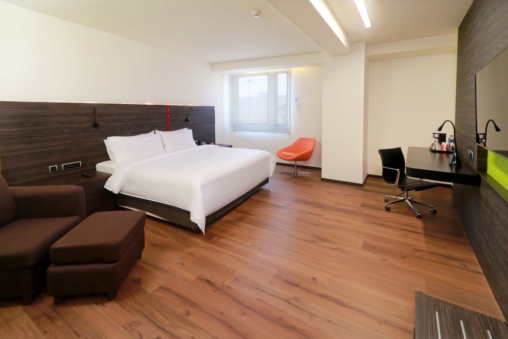 HOLIDAY INN EXPRESS MEXICO AEROPUERTO 10/37