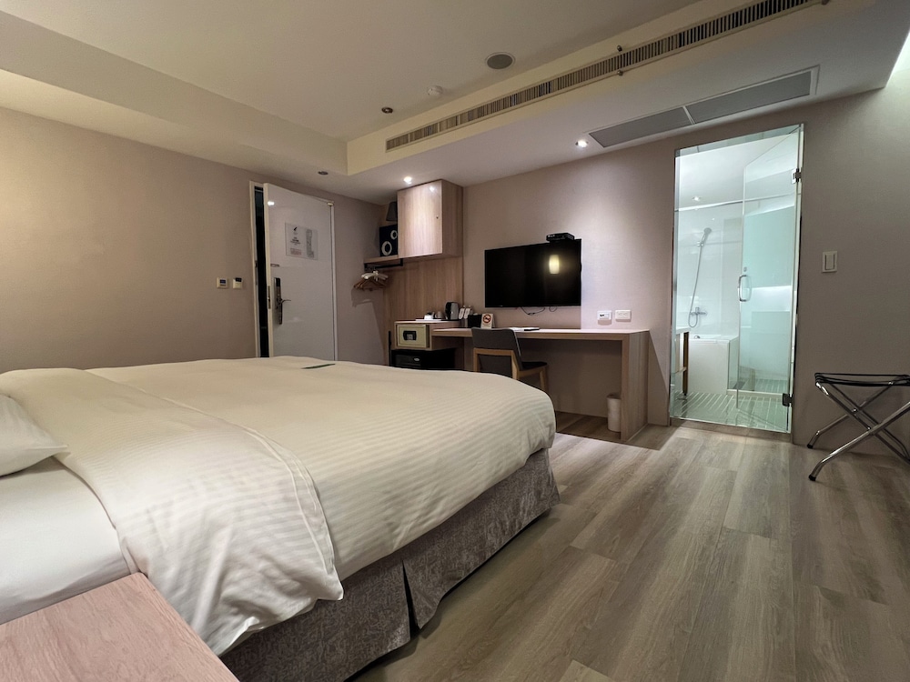 LUXURY, DOUBLE OR TWIN BED