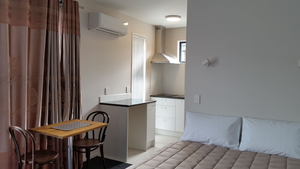 319 Addington Motel 19/38