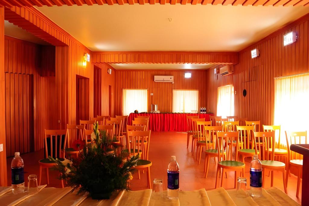 PAULSON PARK HOTEL 44/50