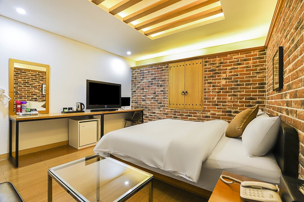 Hotel Tj 13/22
