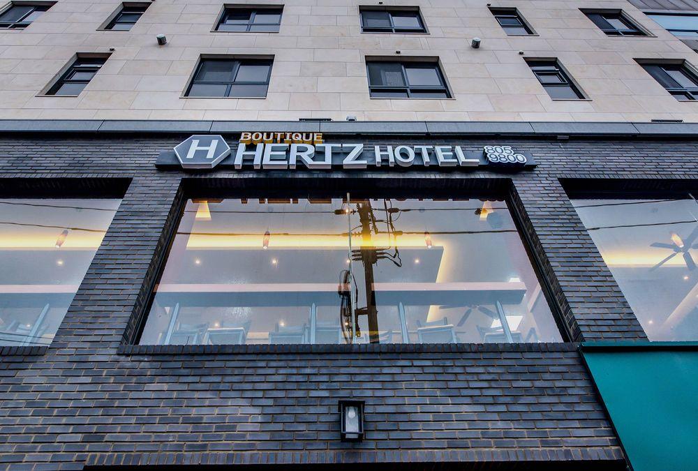Hertz Hotel 2/48