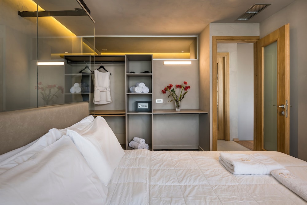 Ikaros Hotel 12/47