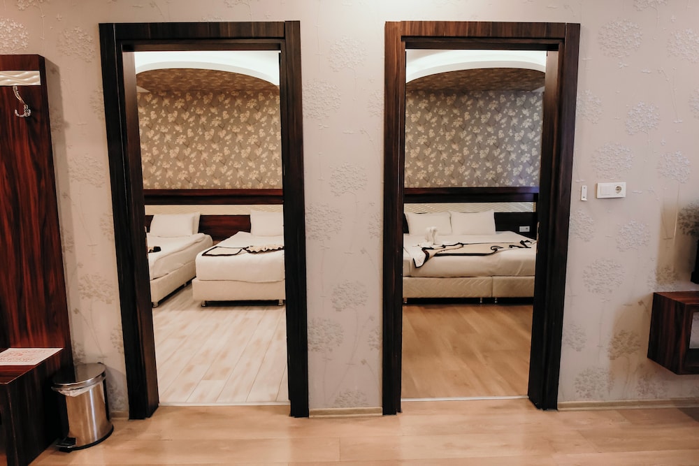 Azd House Hotel 35/50