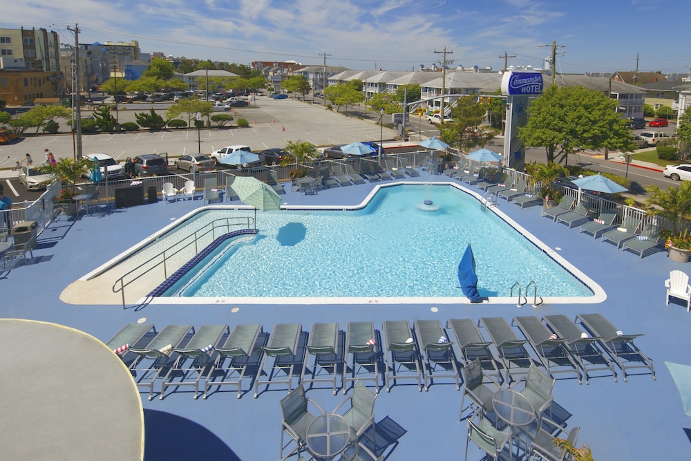 Commander Beach House Hotel 43/50