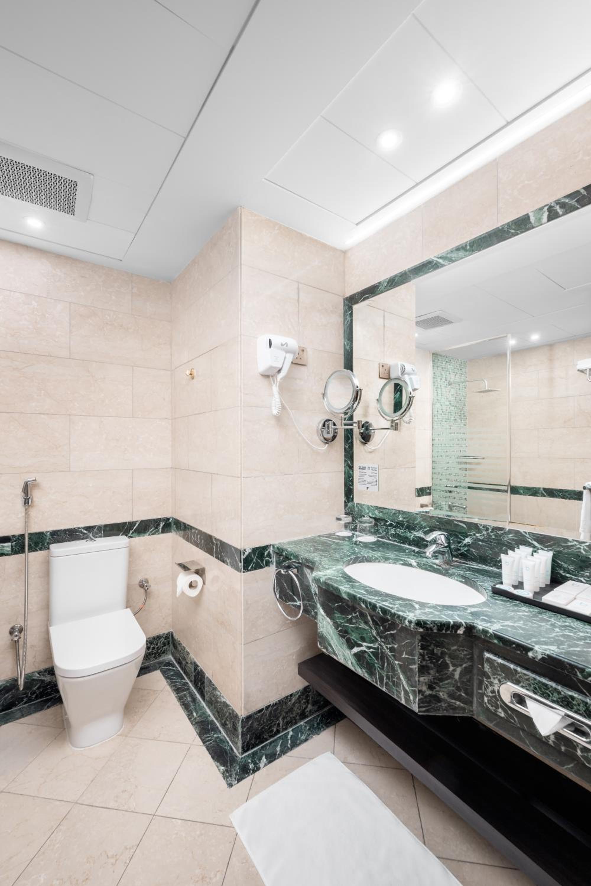 Kingsgate Hotel Deyar 28/31