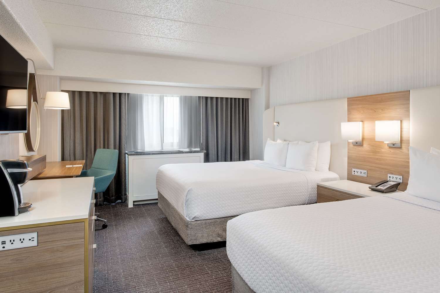 DELUXE, 2 QUEEN BEDS