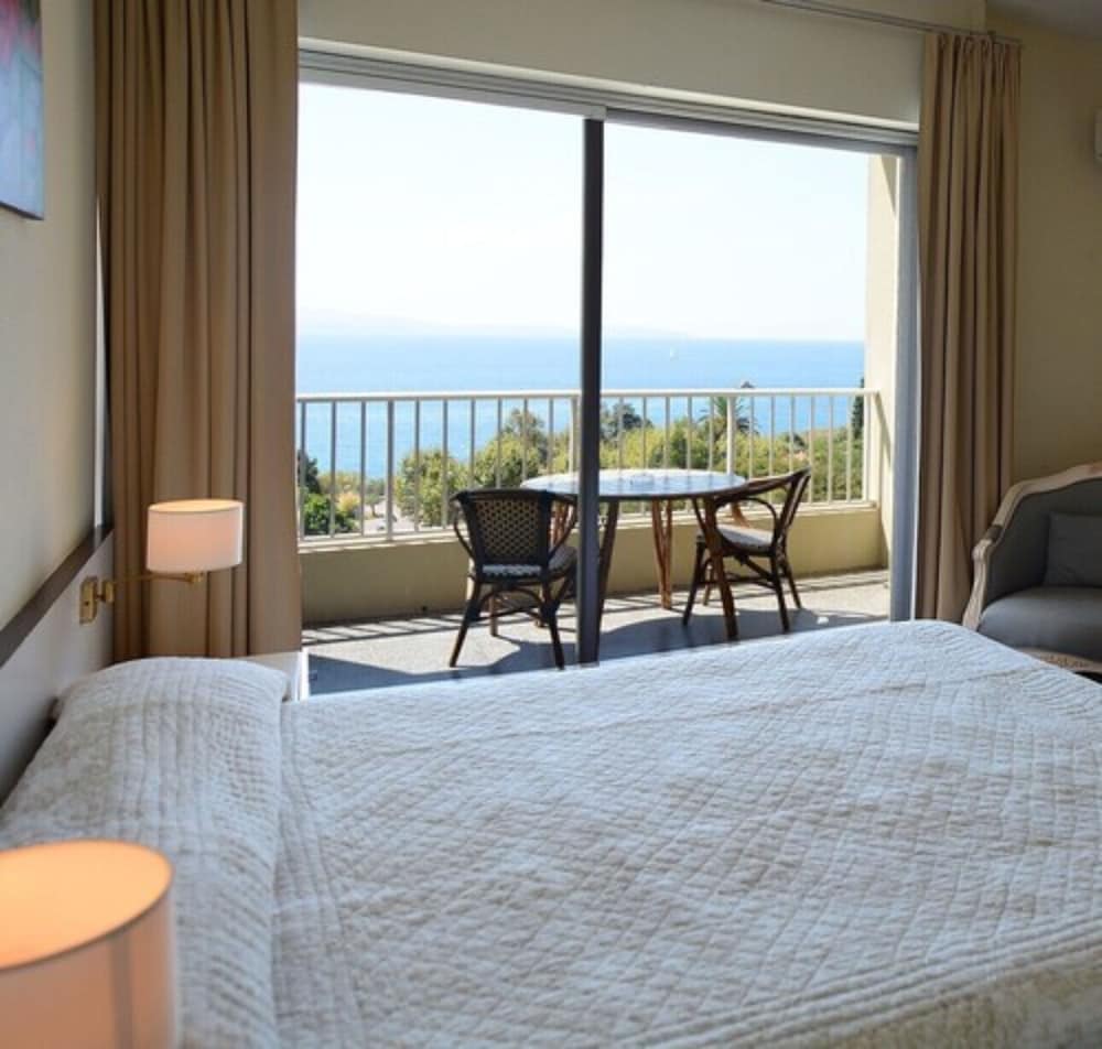 Sun Beach Hotel 11/50