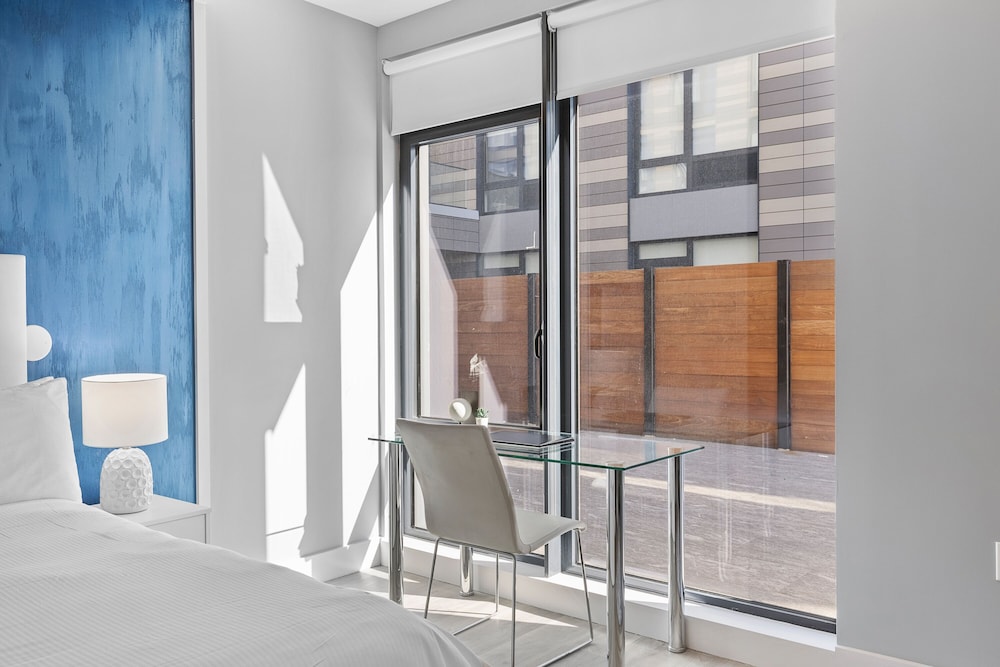 Global Luxury Suites at The Arches 49/50