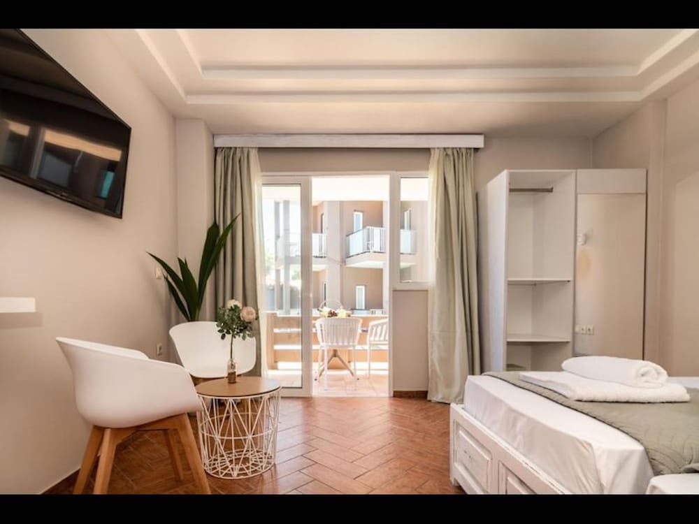 Girogiali Beach Hotel 36/50
