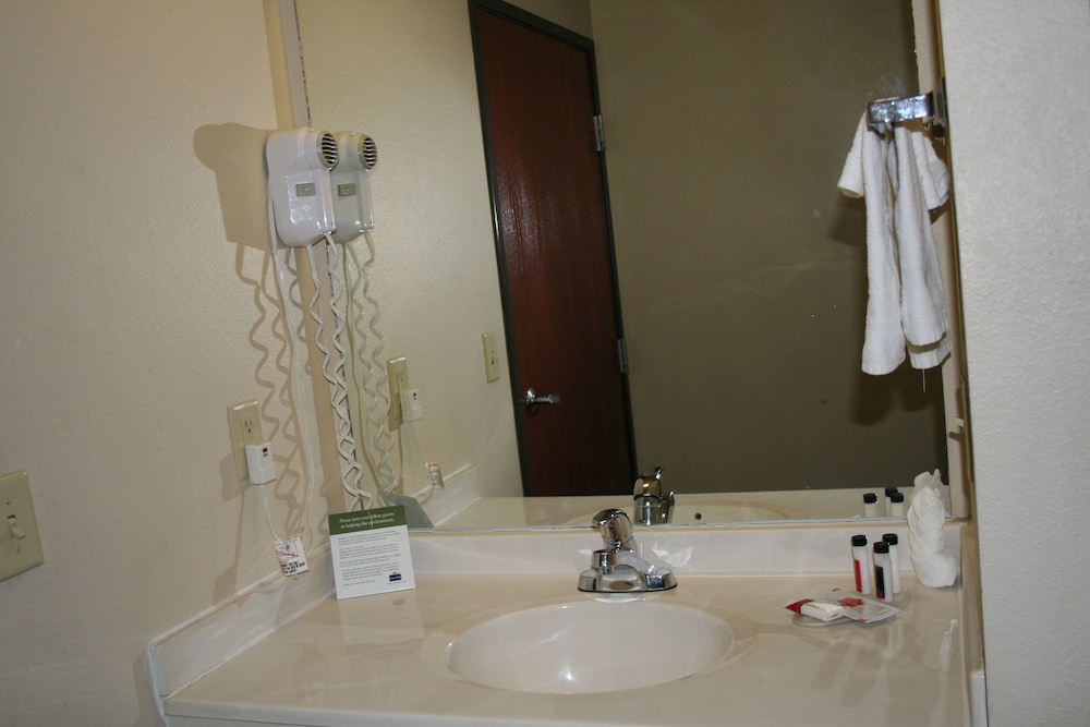Red Lion Inn & Suites Grimes 7/29