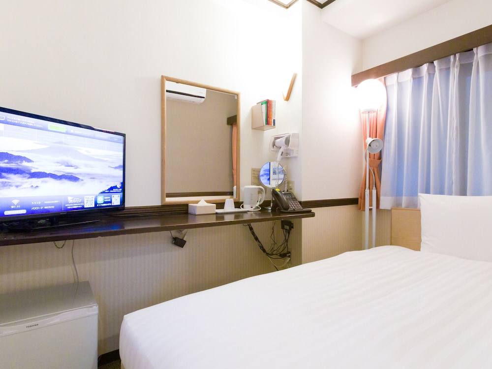 ROOM, TWIN BEDS