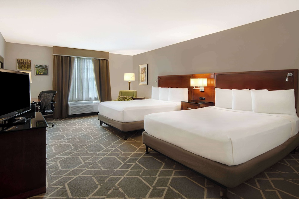Deluxe, 2 Queen Beds, Golf Course View