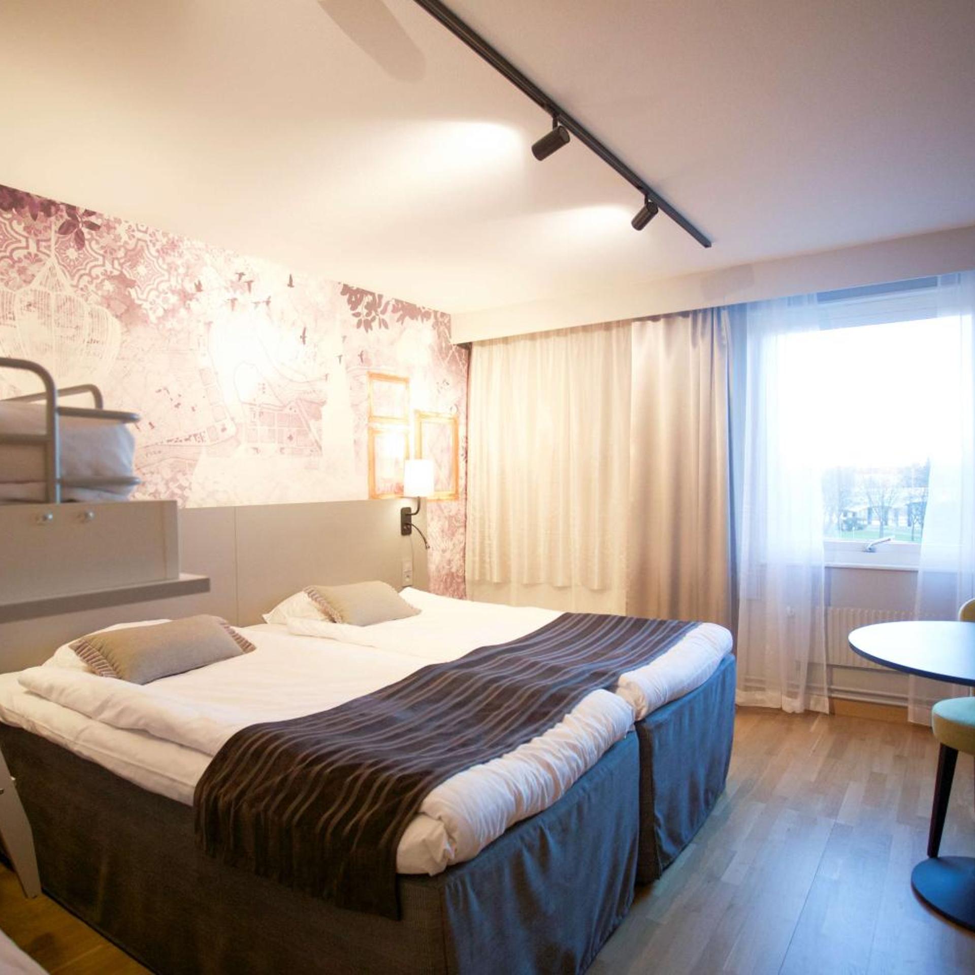 Family 4, Single Bed