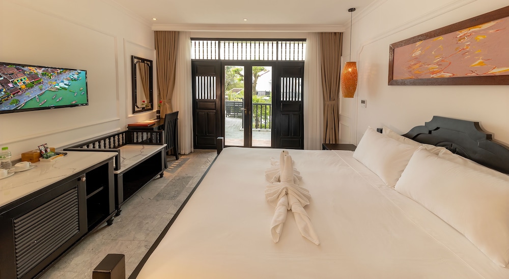DELUXE, DOUBLE BED, RIVER VIEW