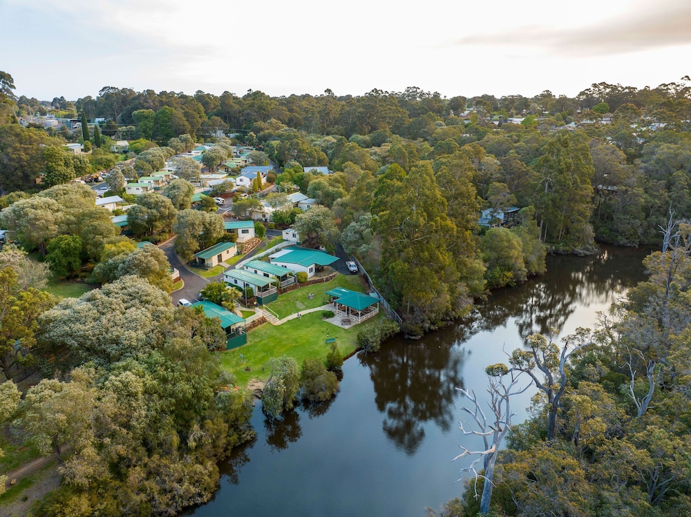 RIVERVIEW TOURIST PARK 44/50