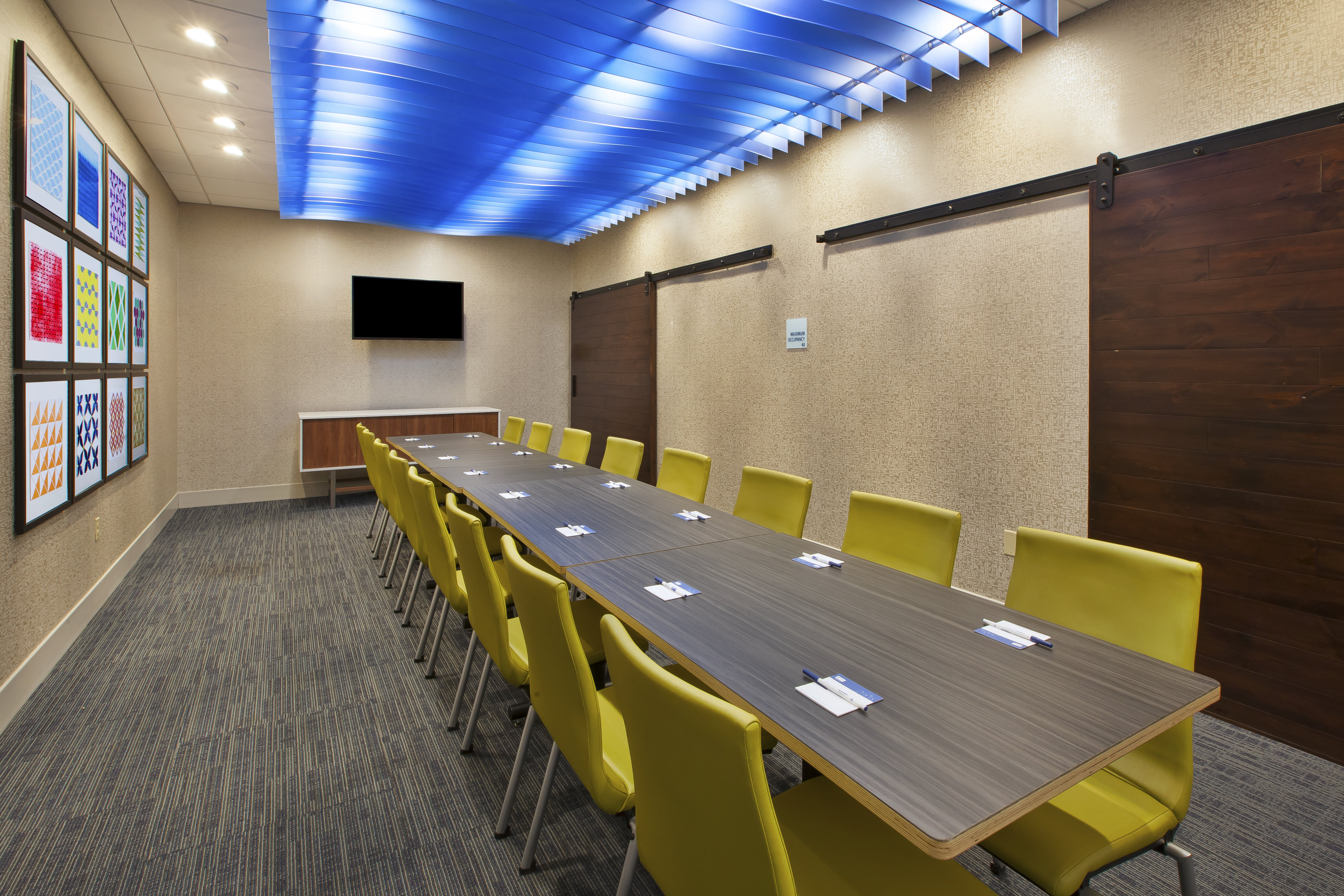 Holiday Inn Express Suites Parkersburg East 49/56