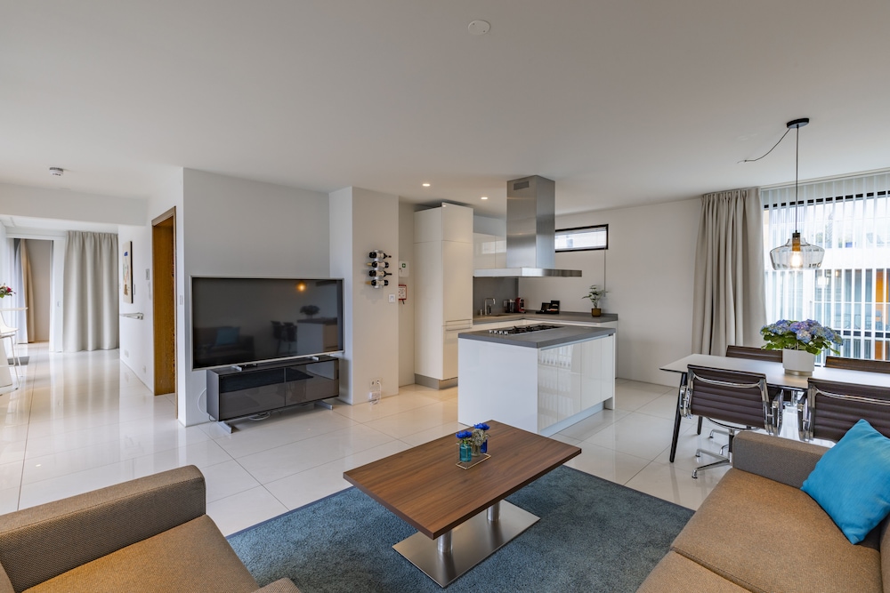 Black Pearl Luxury Apartments 44/67