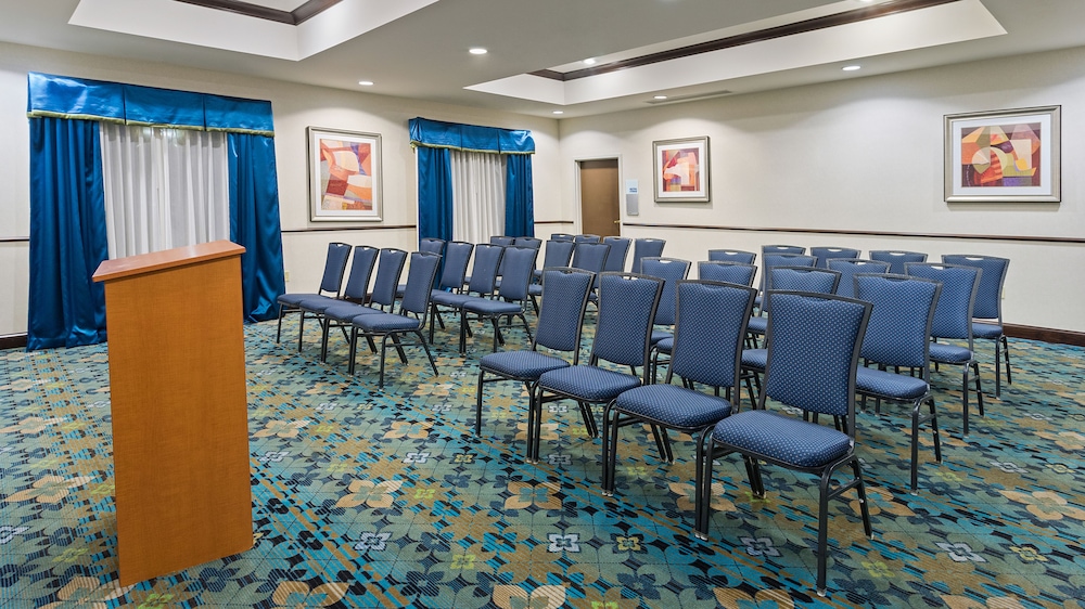 Holiday Inn Express Hotel & Suites Stroudsburg-Poconos 50/56