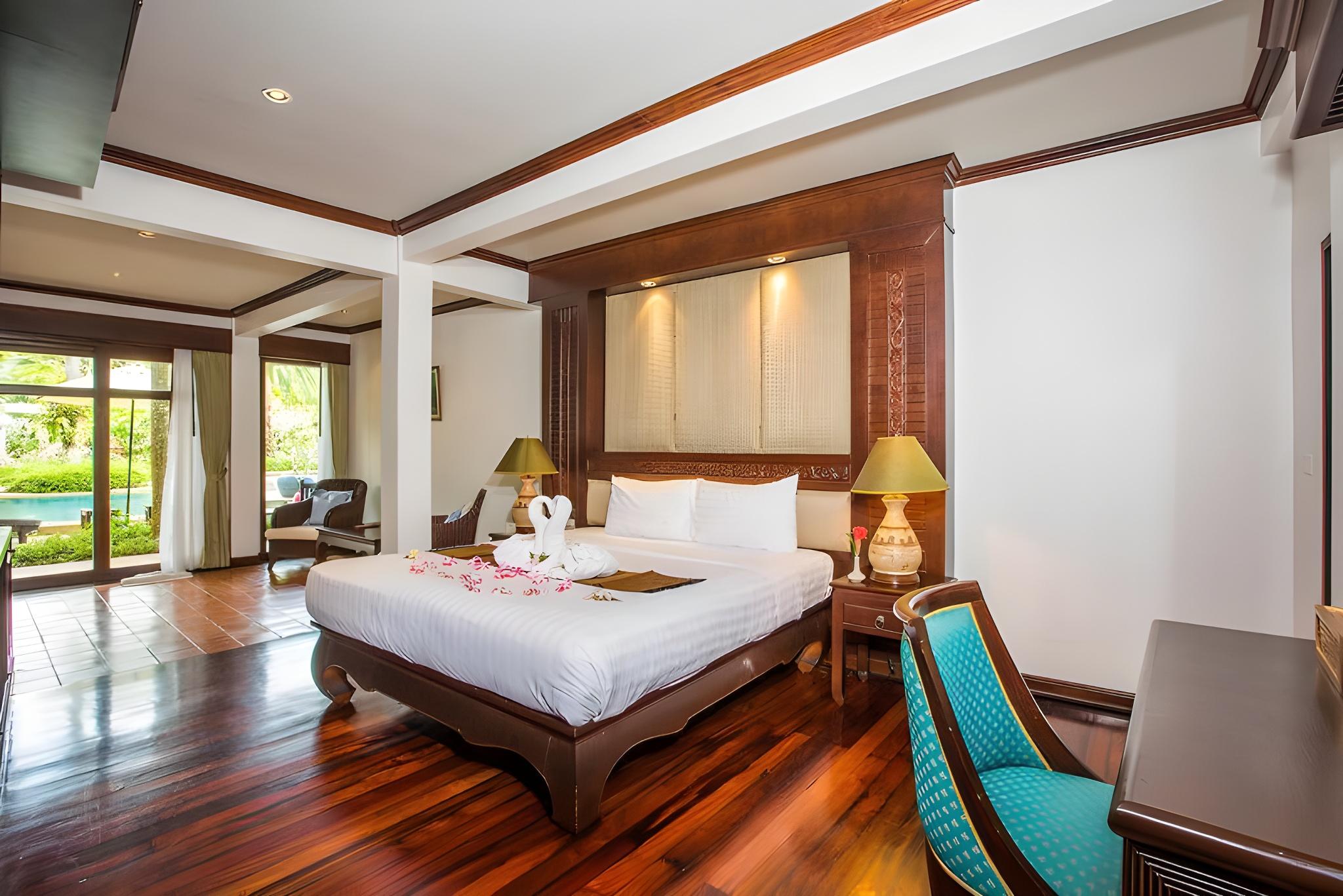 Deluxe, Suite, Pool Access
