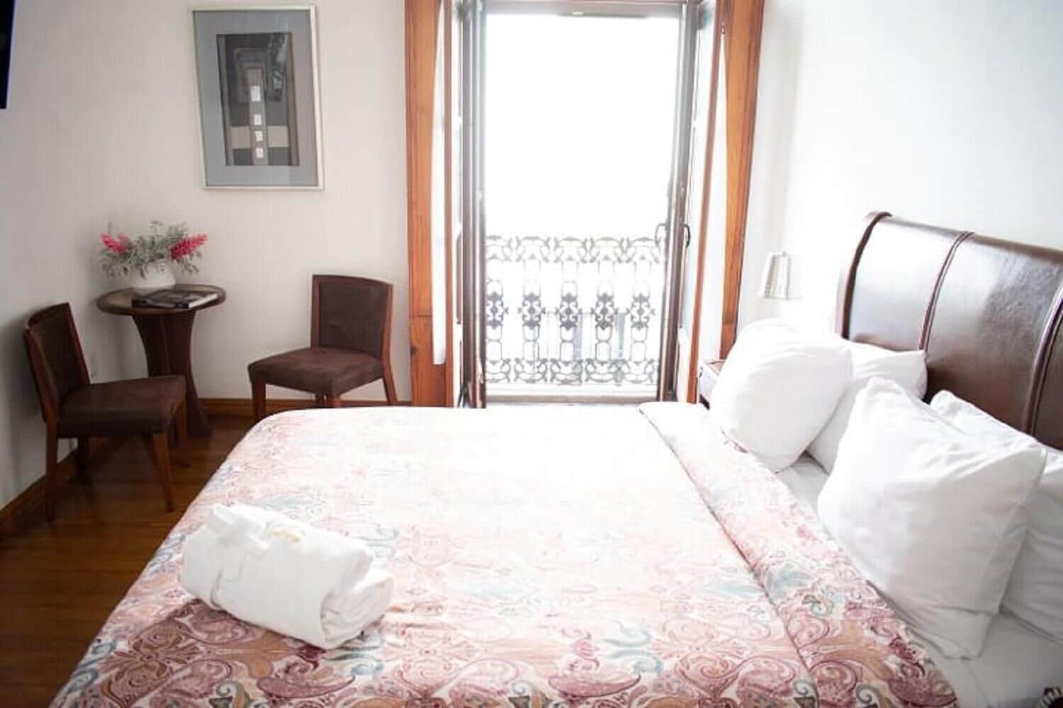 STANDARD, QUEEN BED