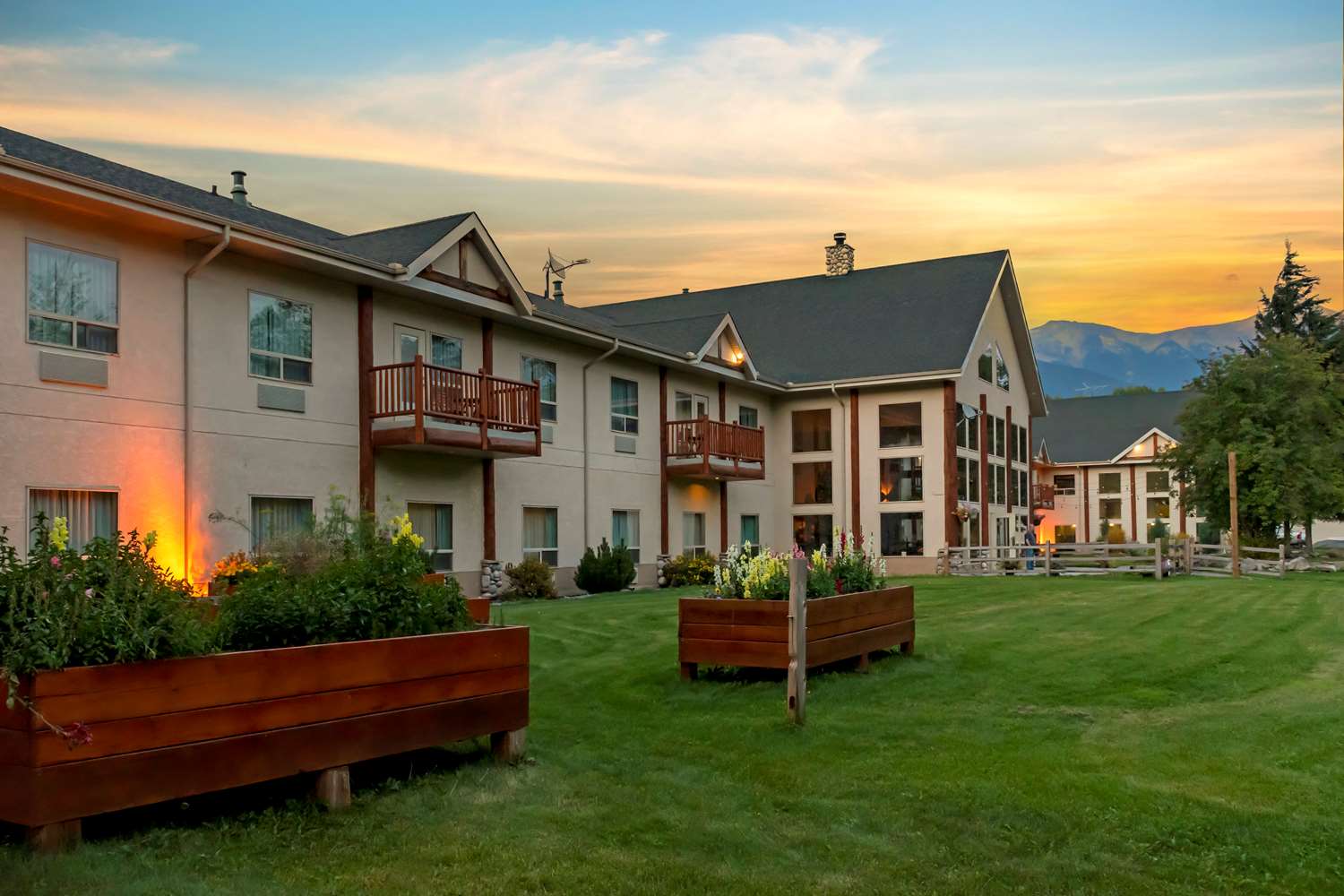 Best Western Plus Valemount Inn & Suites 59/65
