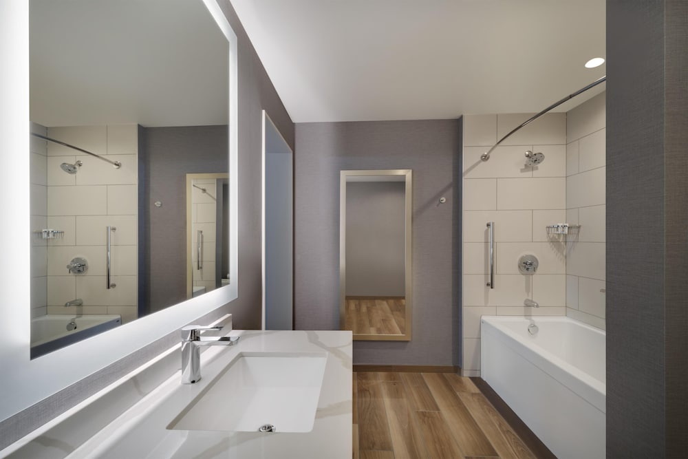 Hyatt House LAX - Century Blvd 50/50