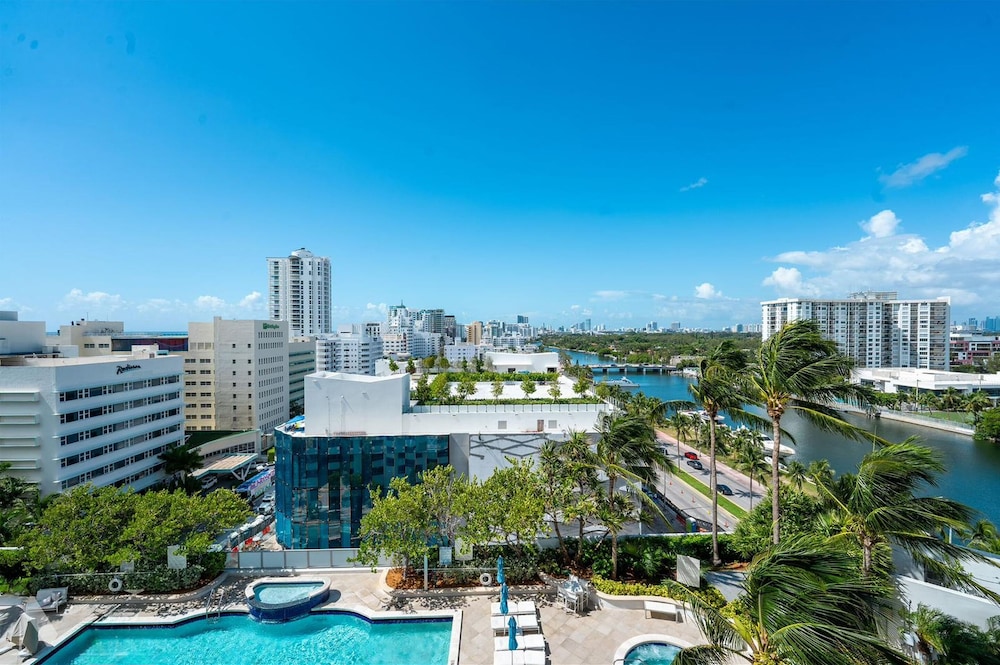 Fontainebleau Miami Beach Private Luxury Suites 43/50