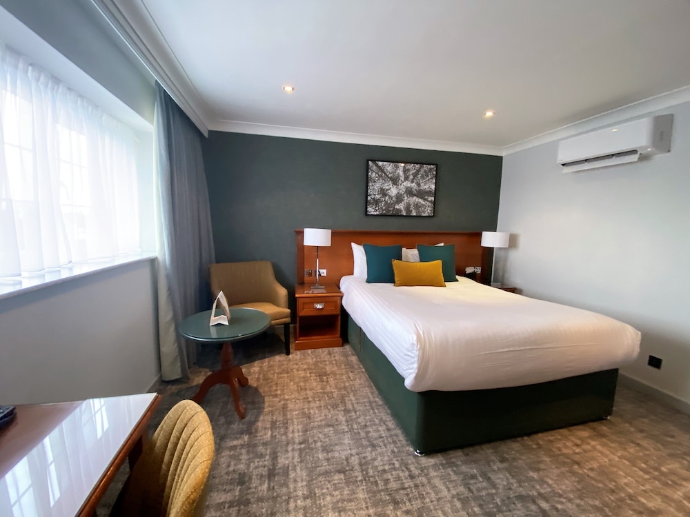 Yew Lodge Hotel East Midlands Airport 13/79