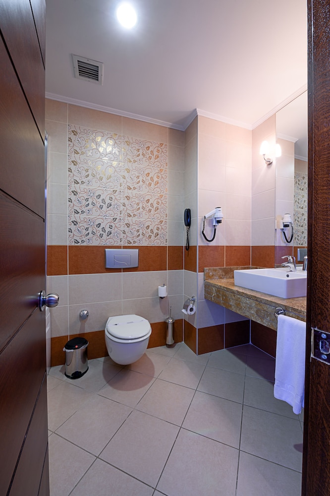 Dream Hill Business Deluxe Hotel Asia 24/26