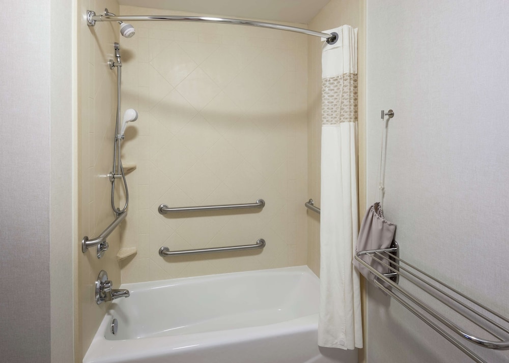 Hampton Inn Suites Davenport 11/41