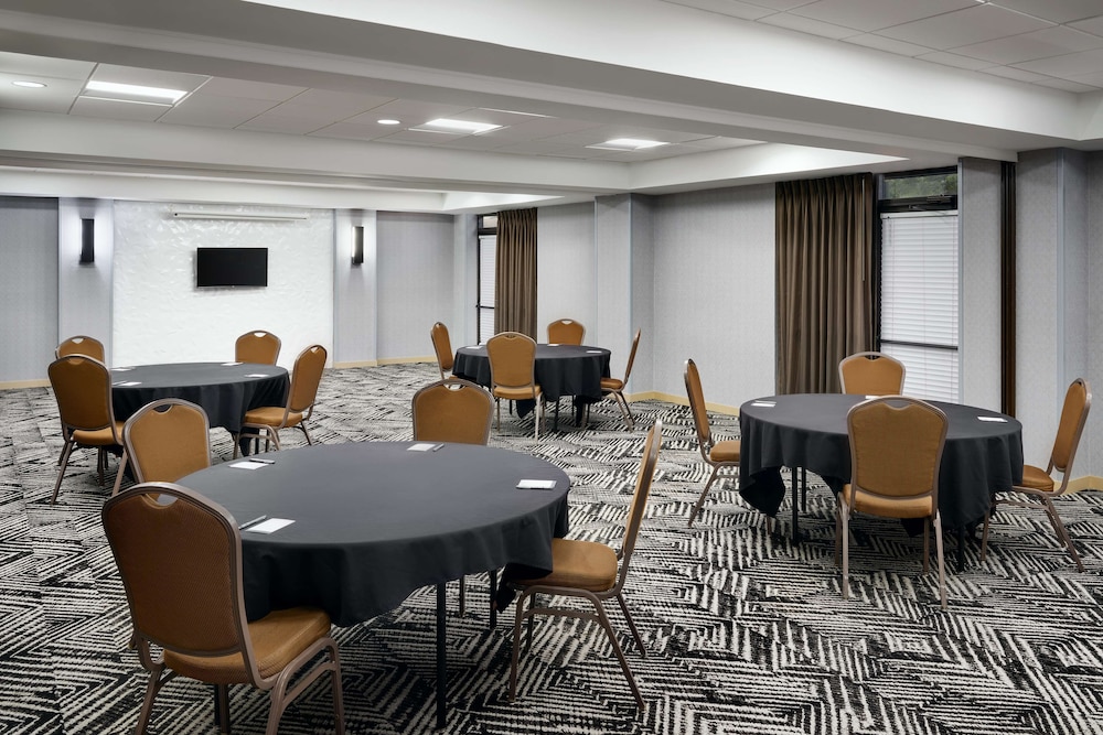 Hyatt Place Greensboro 50/54