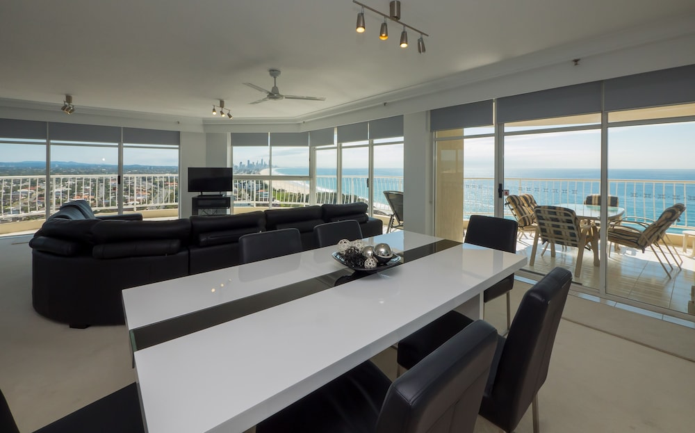 Burleigh Surf Apartments 68/77
