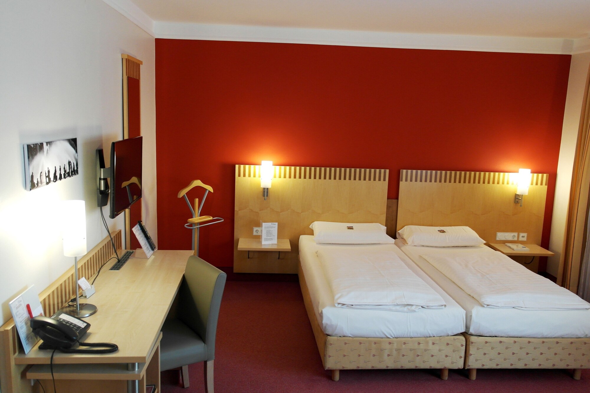 COMFORT, QUEEN BED