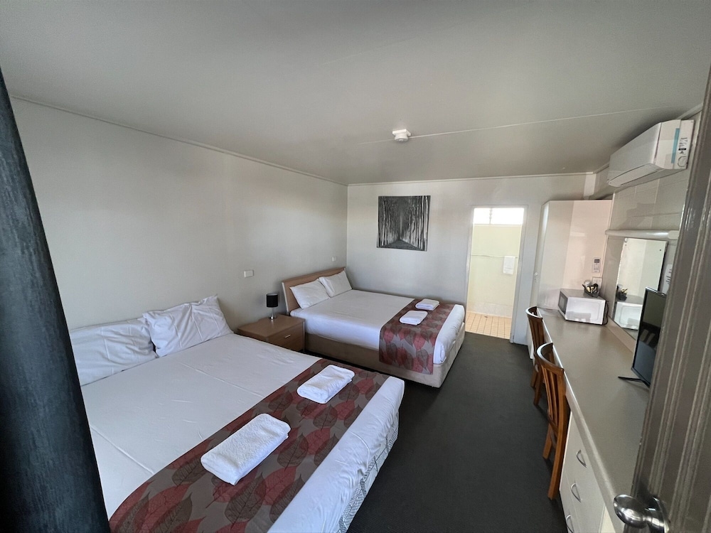 Gladstone CBD Motel 4/13