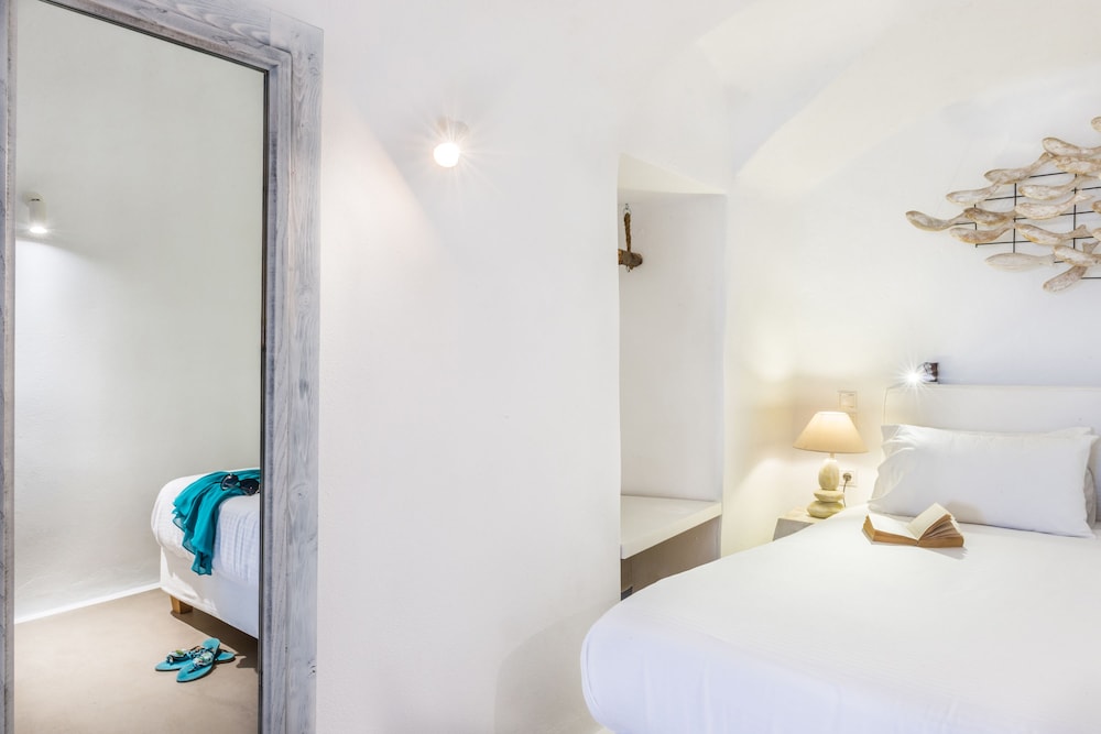 On The Rocks Santorini - Adults only 9/67