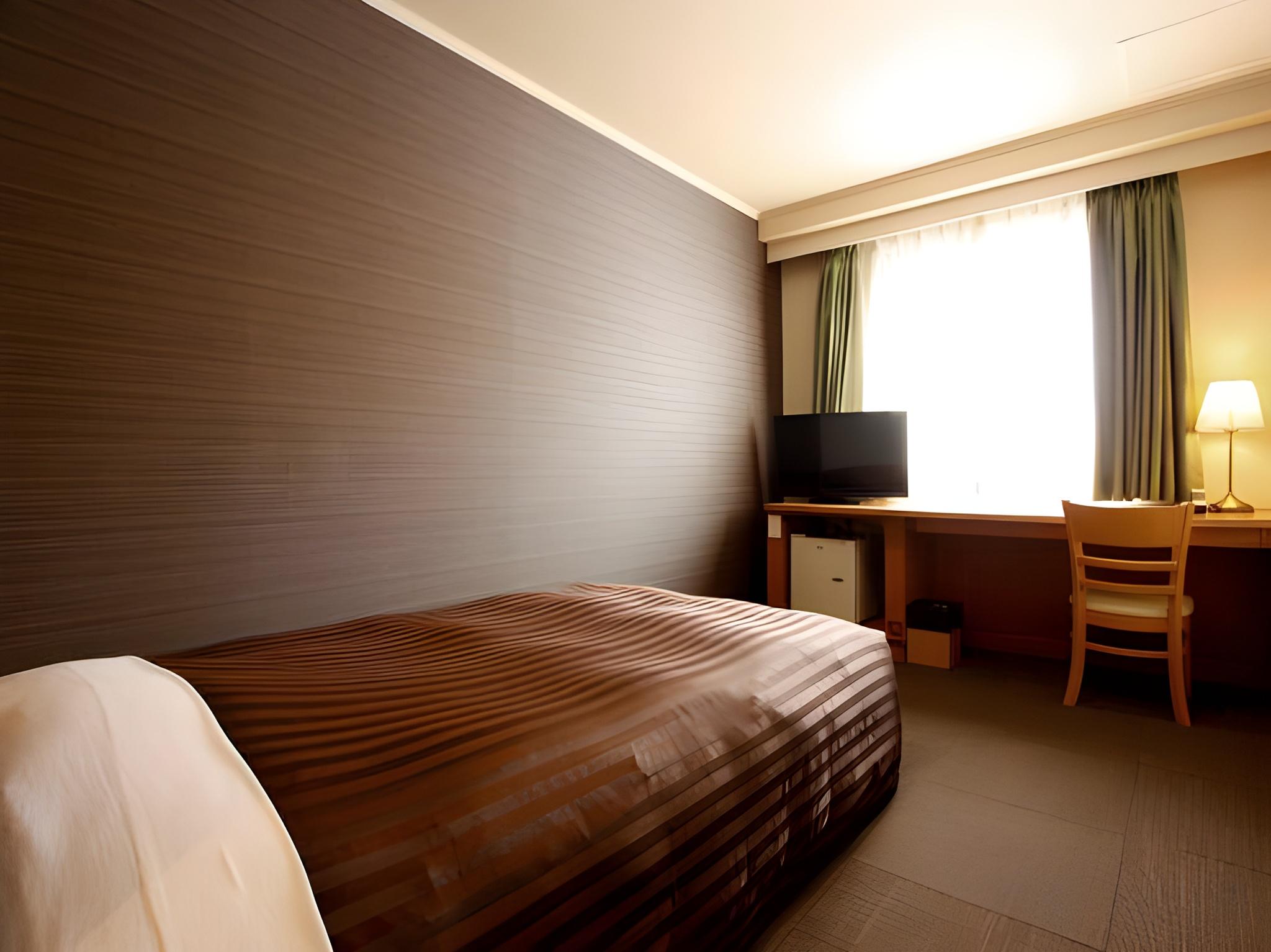 Semi Room, Double Bed, Bathtub, Smoking