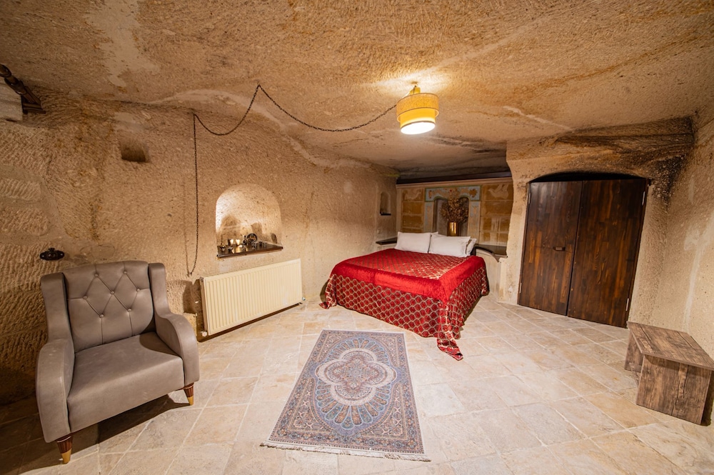 Chelebi Cave House 6/98