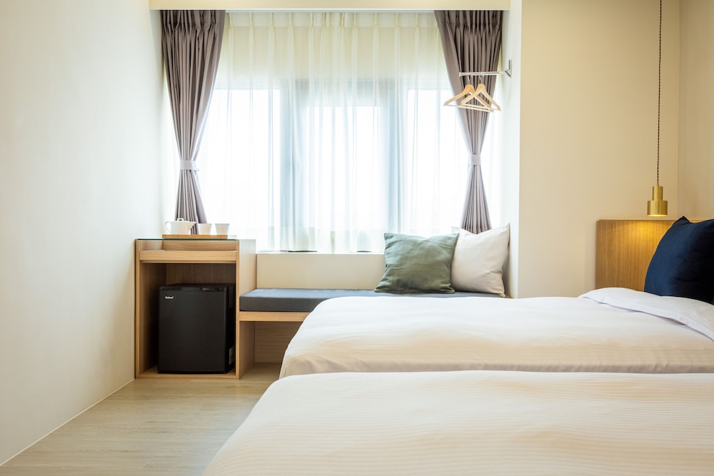 ROOM, QUADRUPLE