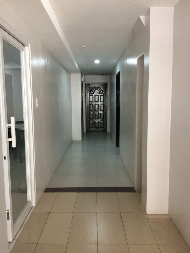 Sampaguita Suites Plaza Garcia 12/20