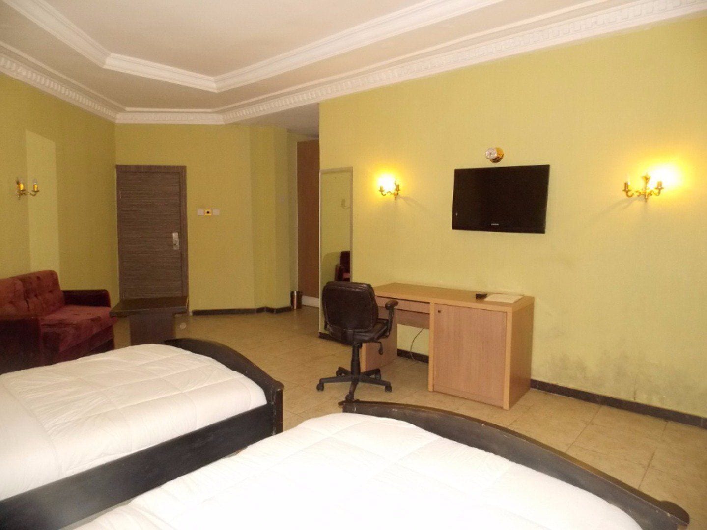 BUSINESS, DOUBLE BED